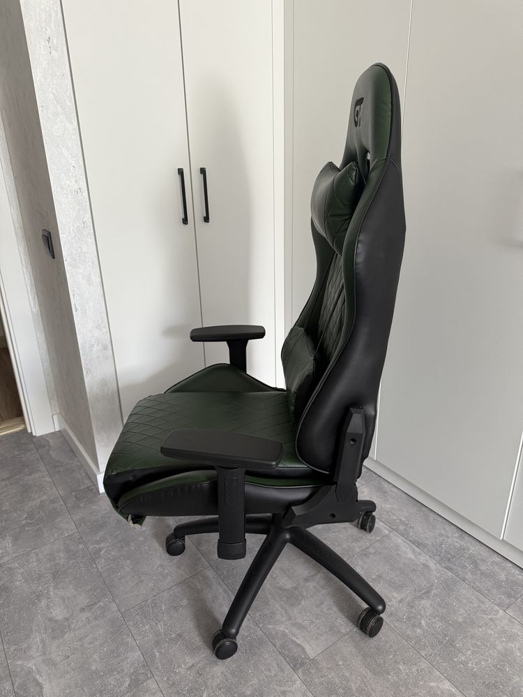 Геймерское кресло GT Racer Pro Green