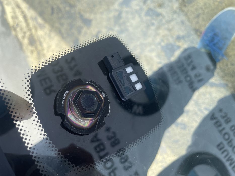 Бмв е90 лобове скло