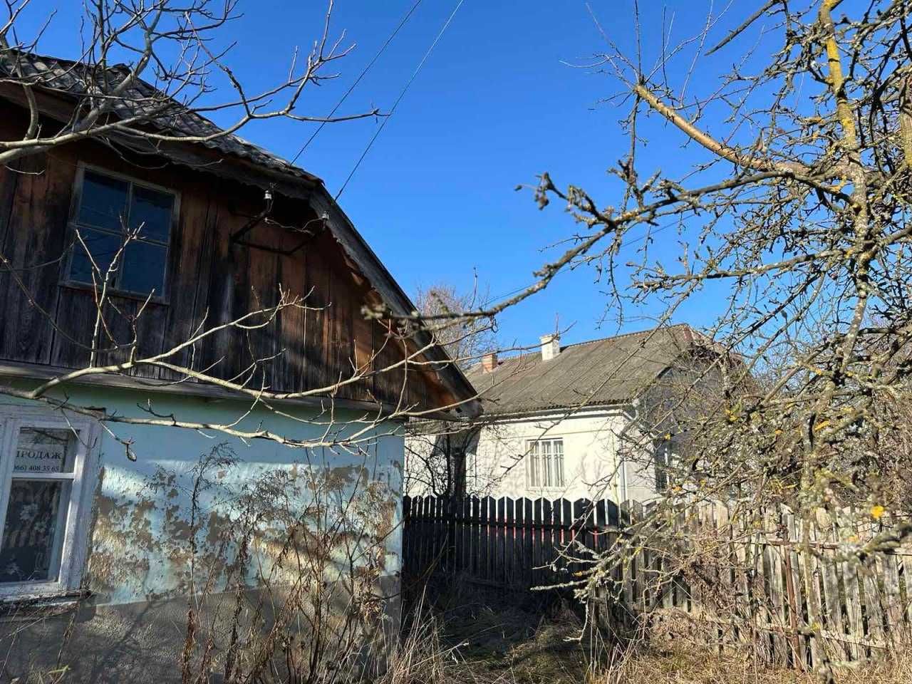 Продається будинок та 2 земельні ділянки в селі Похівка.