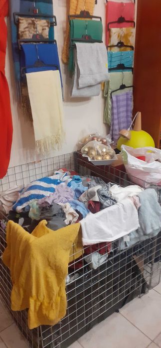 Wyposażenie sklepu z tanią odzieżą