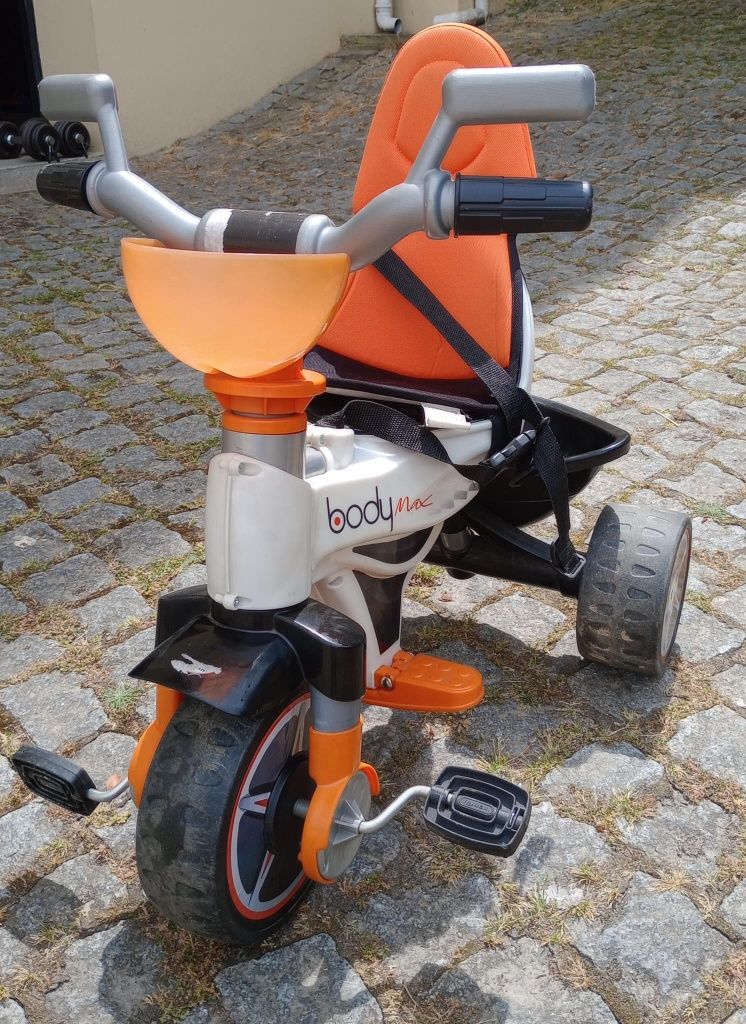 Triciclo para crianças