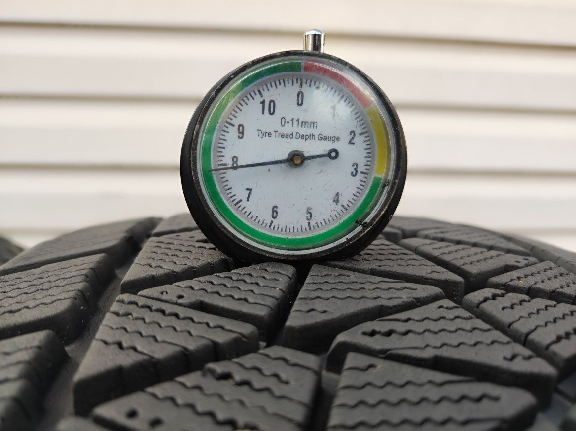 235.60.18 Dwie opony zimowe Bridgestone Blizzak DM-V2