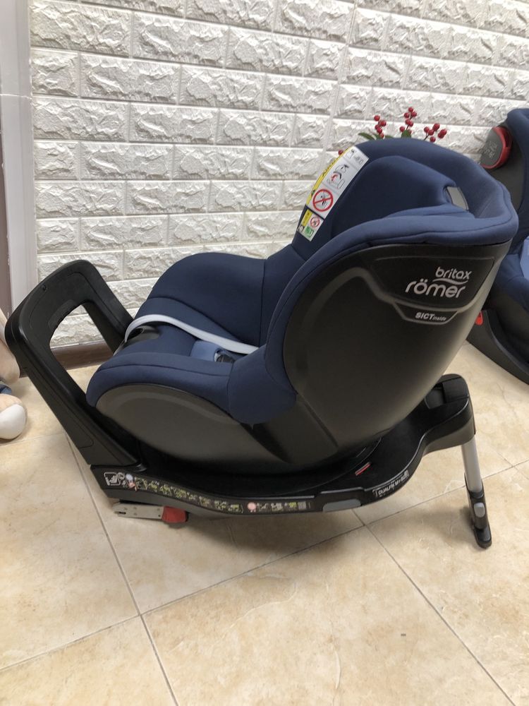 Автокрісло Britax Römer DUALFIX M i-SIZE Група 0+/1 (0-18 кг) 360