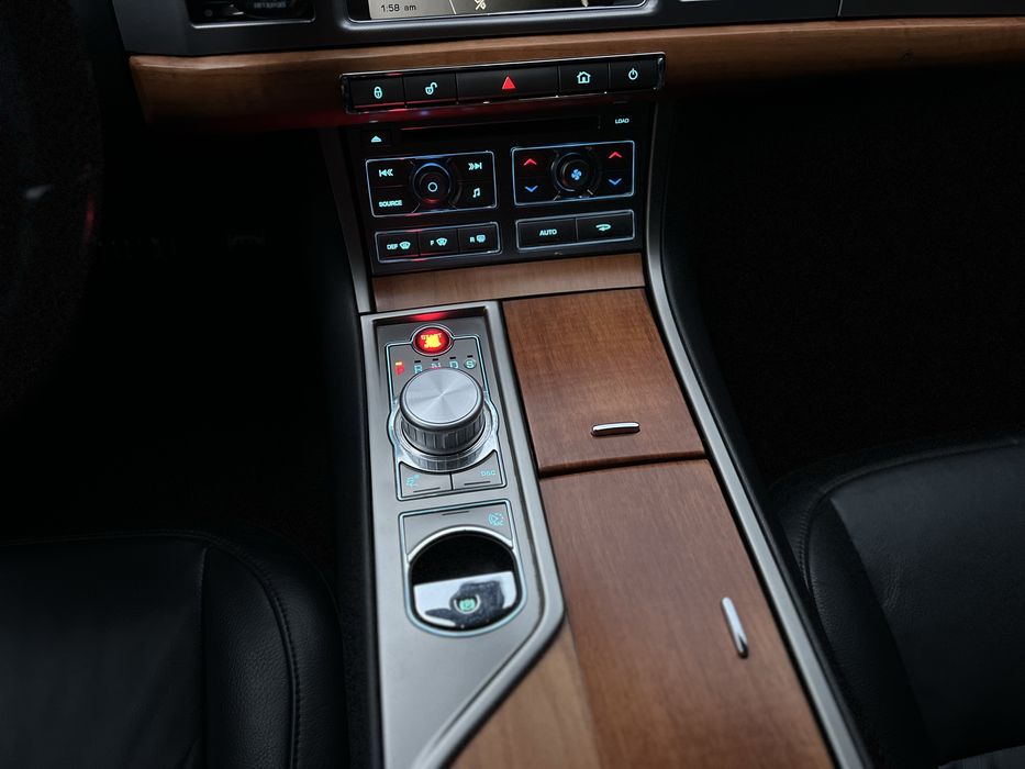 Jaguar Xf 2008 року