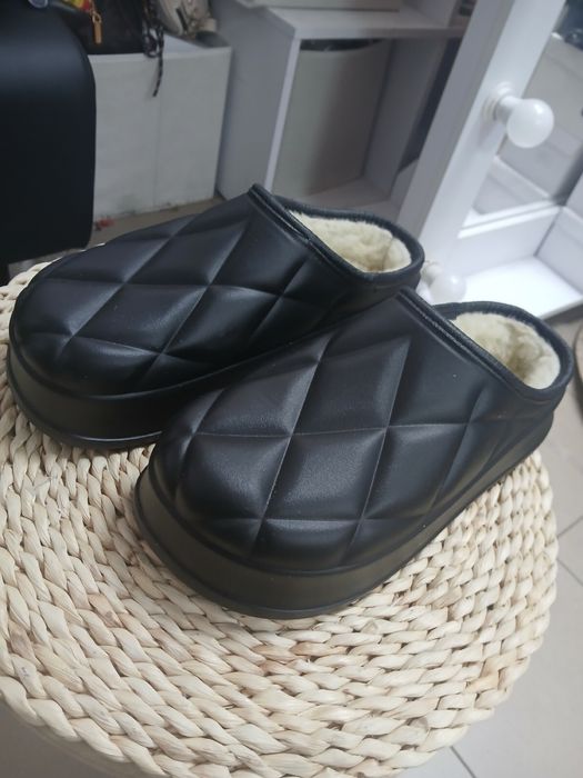 Продам нові Сабо чорного кольору 37/38,38/39