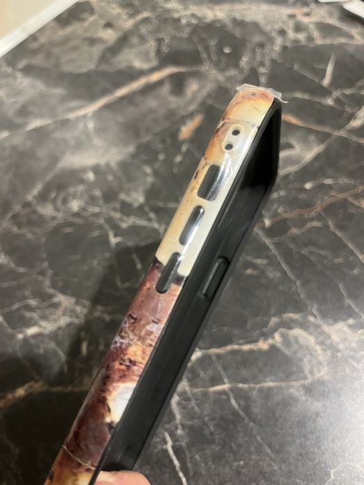 Чохол на IPhone 13