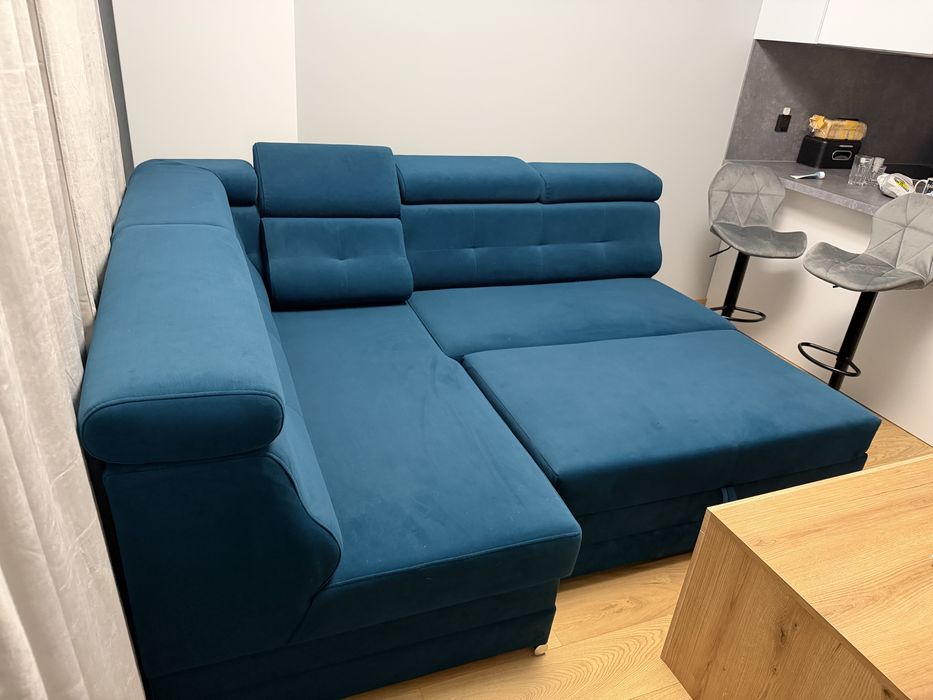 Sofa narożna, narożnik ze strefa relaksu i funkcja spania