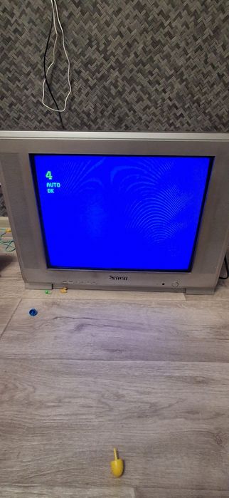 Продам телевизор Saturn рабочий с пультом
