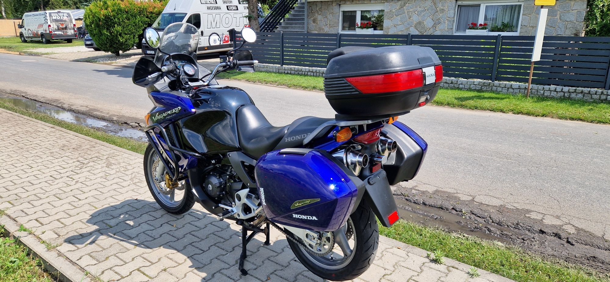 Honda XL 1000 Varadero rok 2004 przeb 63 tys km .