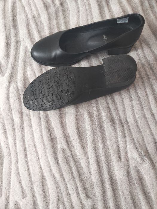 Продам туфельки из натуральной кожи р-р 38