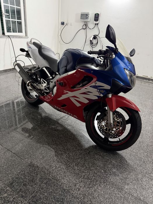 Mota honda cbr 600 impecavel