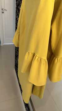 Sukienka żółta mini Zara, r. S. Rękawy z falbanami.