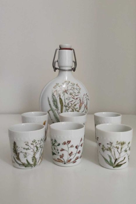 Fürstenberg, porcelanowa piersiówka z kieliszkami