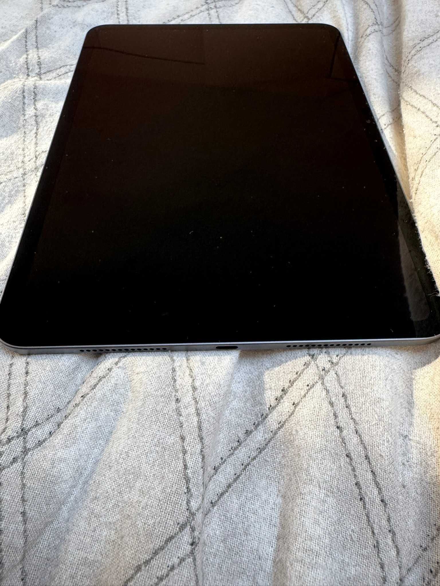 iPad 11 pro WiFi 256GB M4 + Case, Gwarancja
