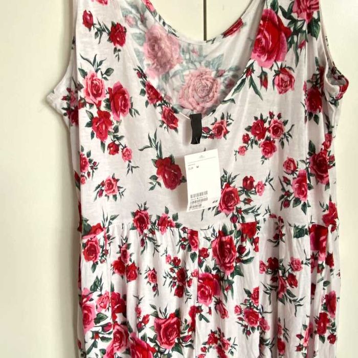 Nowy kombinezon krótki rozmiar M przewiewny biały w róże nowy z metką