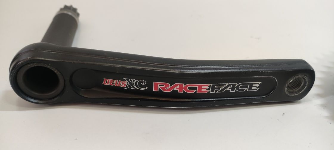 Шатуни RACE FACE Deus XC 3x9 Canada + Каретка