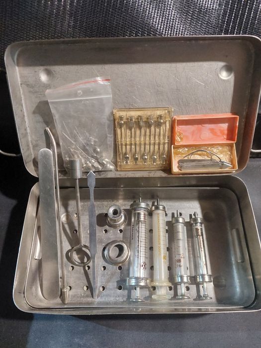 Ветеренарскі шприци та голки додаткові елементи.