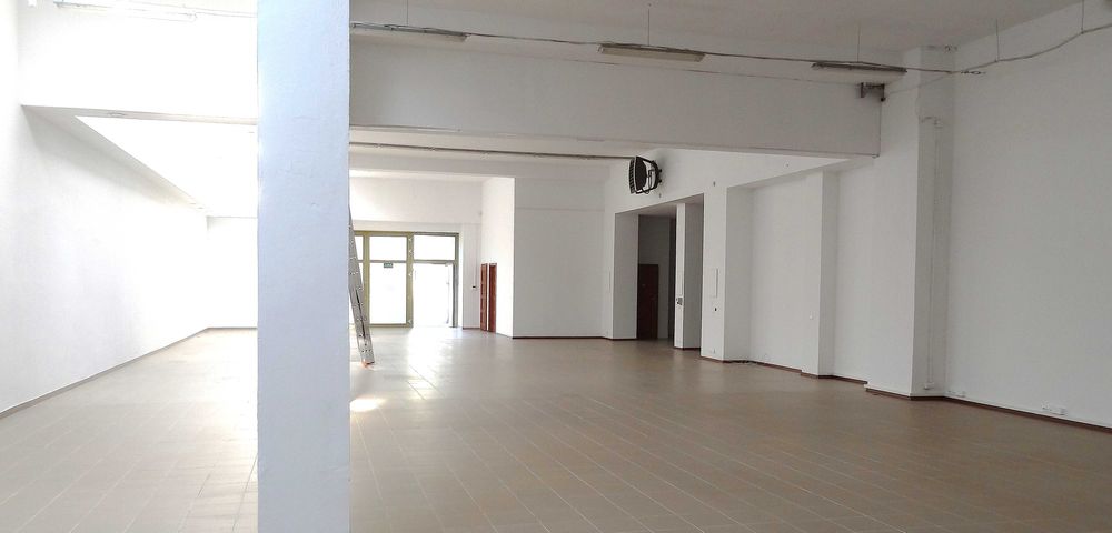 Lokal z dużym potencjałem  usługowo - handlowo- magazynowy Parter