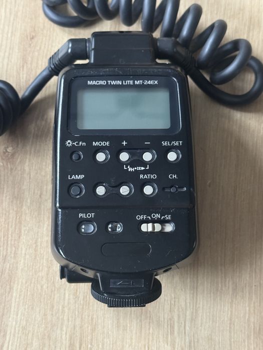 Спалах для макро зйомки Canon MT-24EX