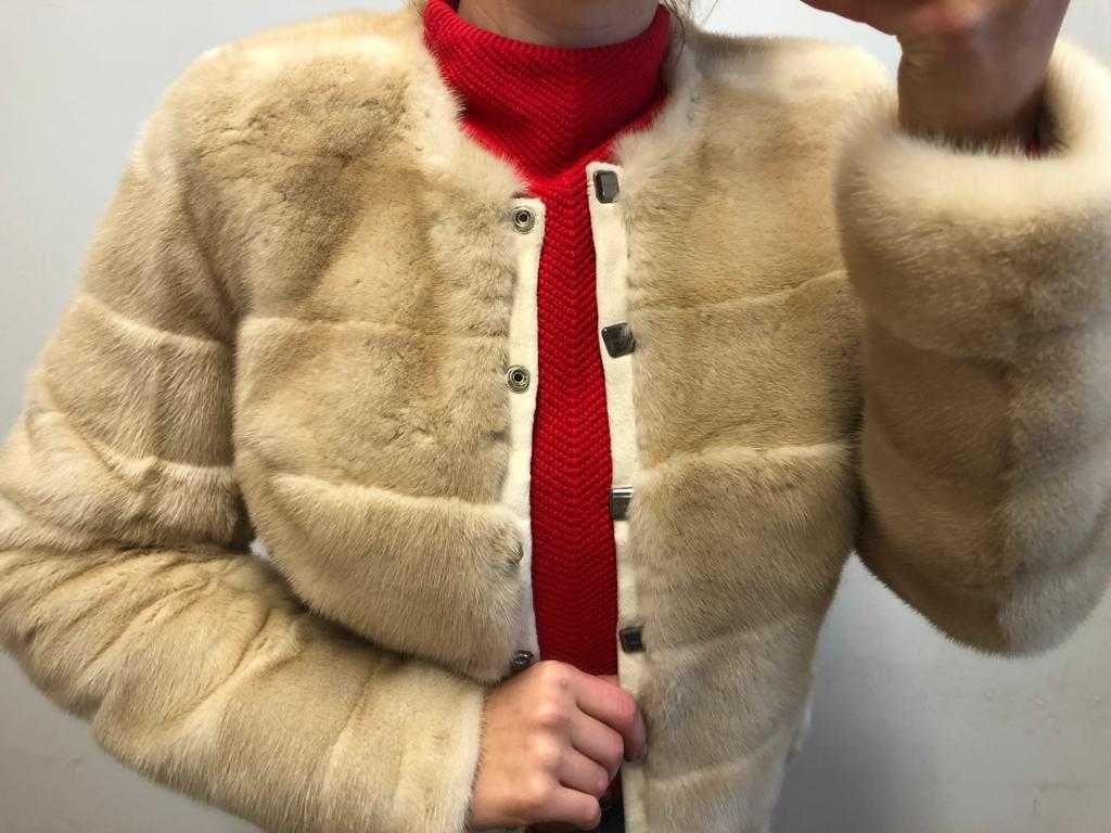 Eleganckie nowe futerko z norki jasne.