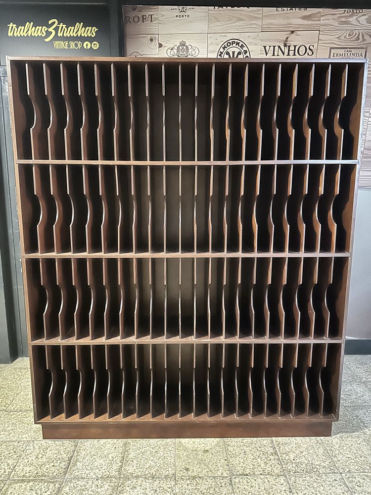 Movel arquivo ideal para discos de vinil!