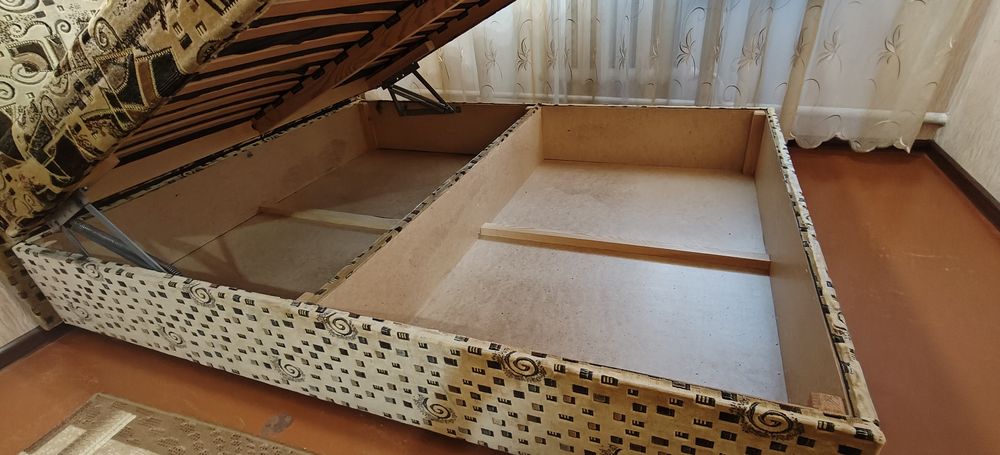 Двоспальне ліжко