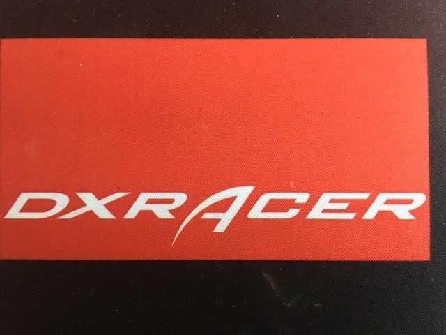Fotel gamingowy DXRacer z dodatkami