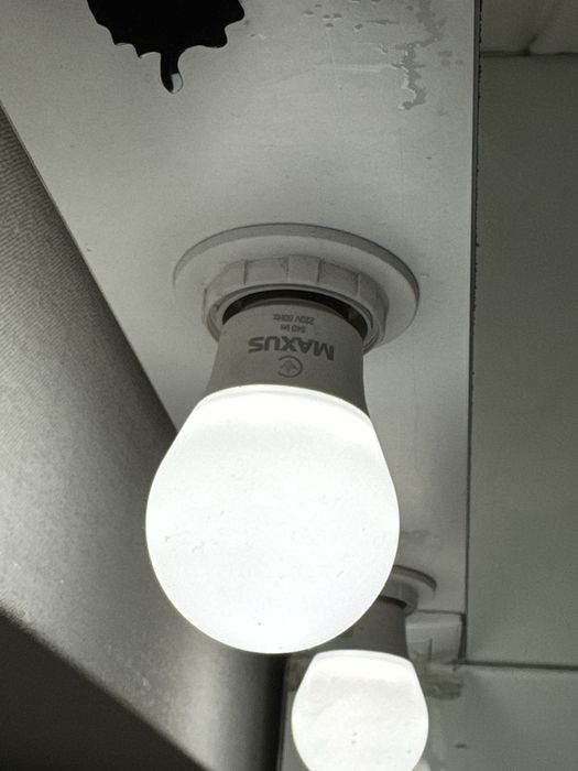 Стіл для візажиста та бровіста