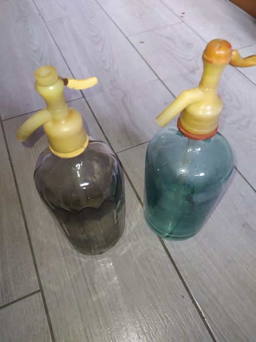 Szklany syfon z okresu PRL-u. Kolekcja. 2- szt.