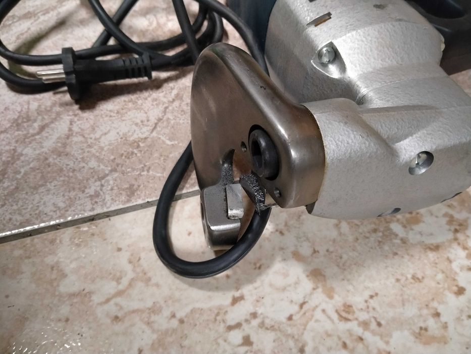 Elektryczne nożyce do blachy Bosch GSC 3.5