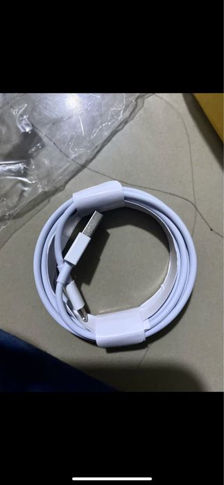 Продаж кабелів до iphone