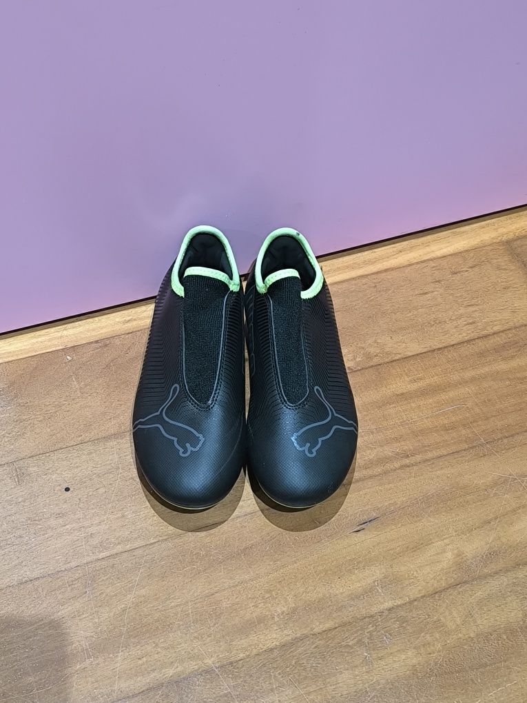 Chuteiras Puma Finesse Laceless FG semi-novas