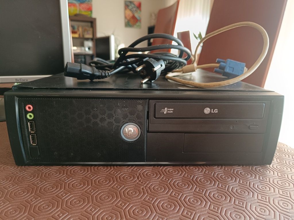Kit desktop (torre,monitor e teclado)