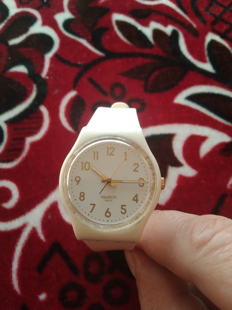 Часы швейцарские Swatch White Bishop GW 164