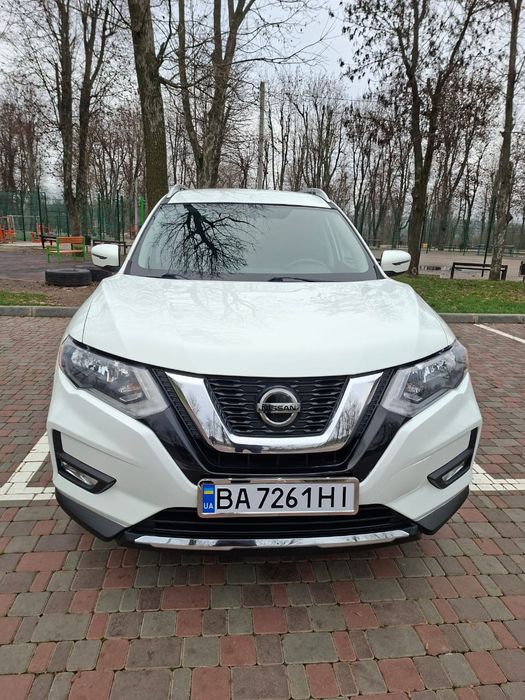 Ніссан рог 2018 року