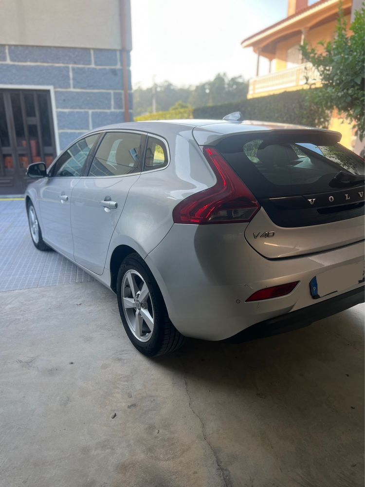 Volvo  V40  1.6 D2 Momentum PowerShift Eco