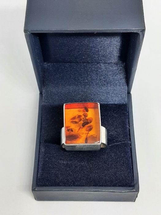 Pierścionek ze srebra, srebro 925 z bursztynem