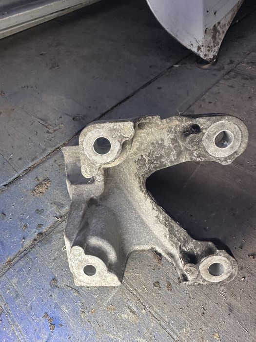 Кронштейн двигуна (2 шт) Jaguar XF