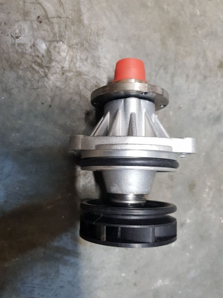 Pompa wody SKF BMW E36, E46. VKPC88617