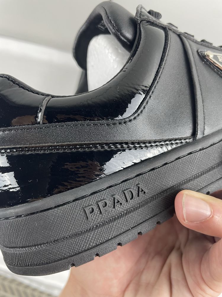 Prada Downtown Black tamanho 42