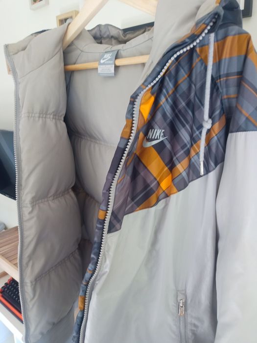 Blusão puffer de penas Nike