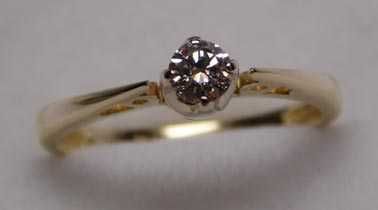 Złoty pierścionek z diamentem brylant 0,18 ct.
