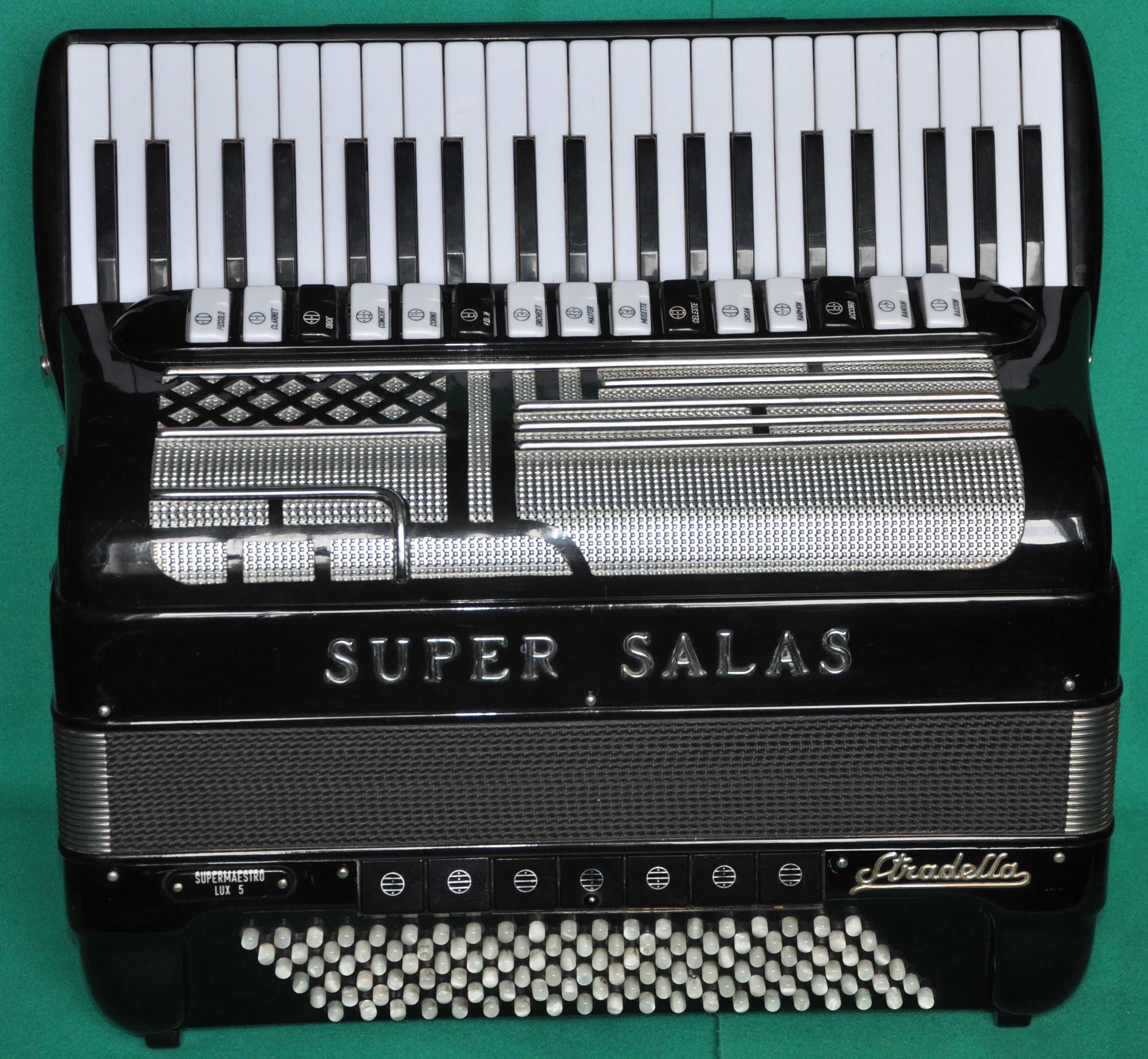 Аккордеон Супер Салас,Super Salas професійний,ломанодечн.5-ти голосий