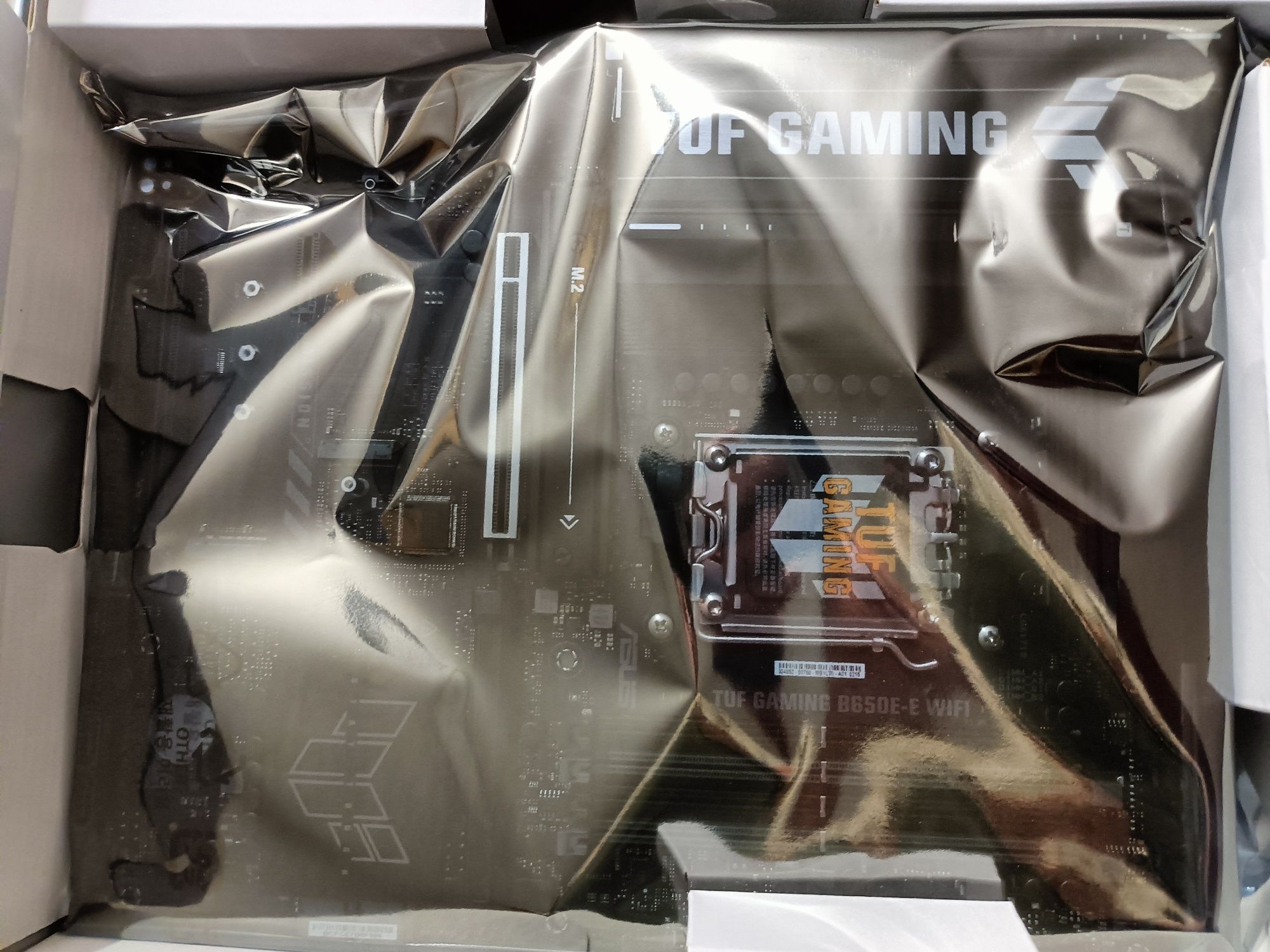 Asus Tuf Gaming B650e-e wifi 6e amd ryzen ai pcie 5.0 aura sync