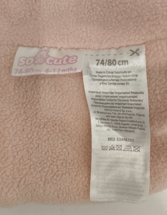 Czapka niemowlęca zawiązywana na sznurki z pomponem
różowa we wzory