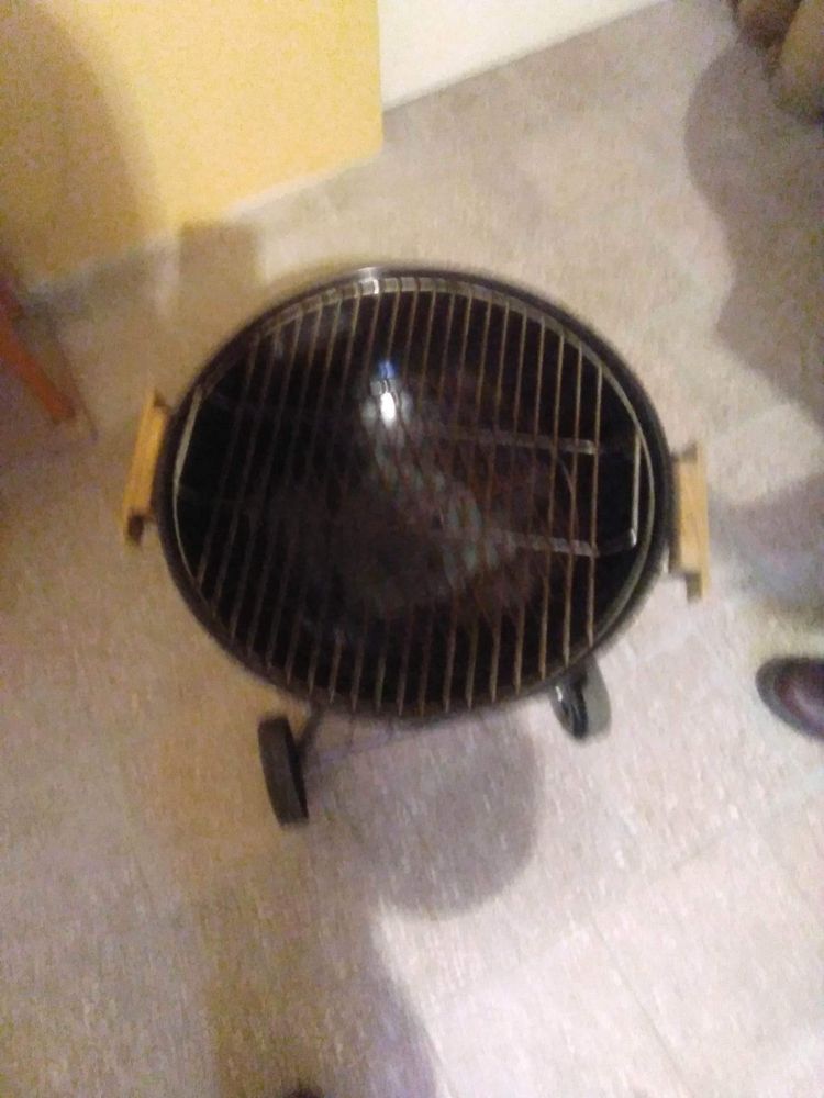 Grill węglowy, grill na węgiel drzewny, brykiet