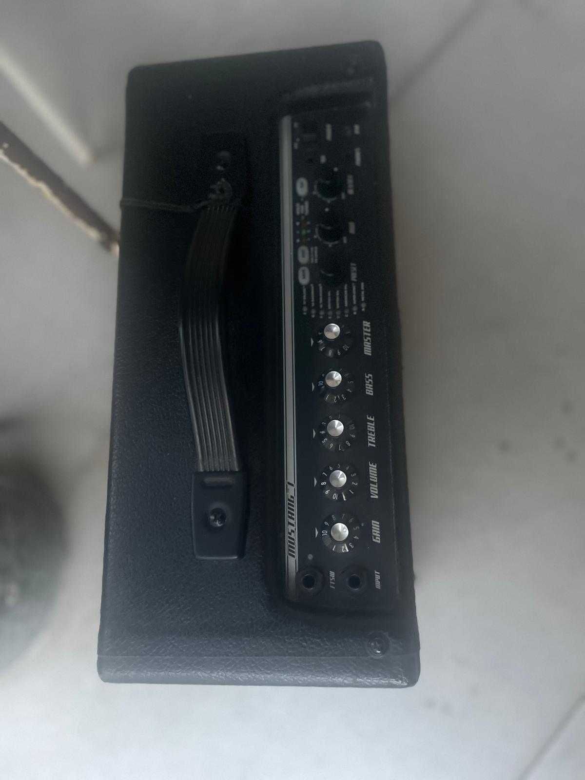 FENDER Mustang V2