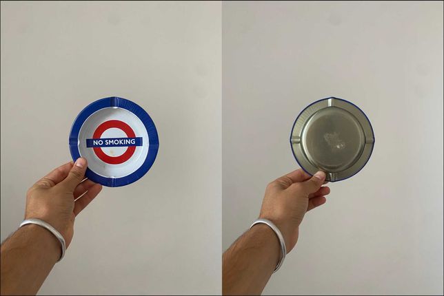 Cinzeiro com a sinalética do metro de Londres