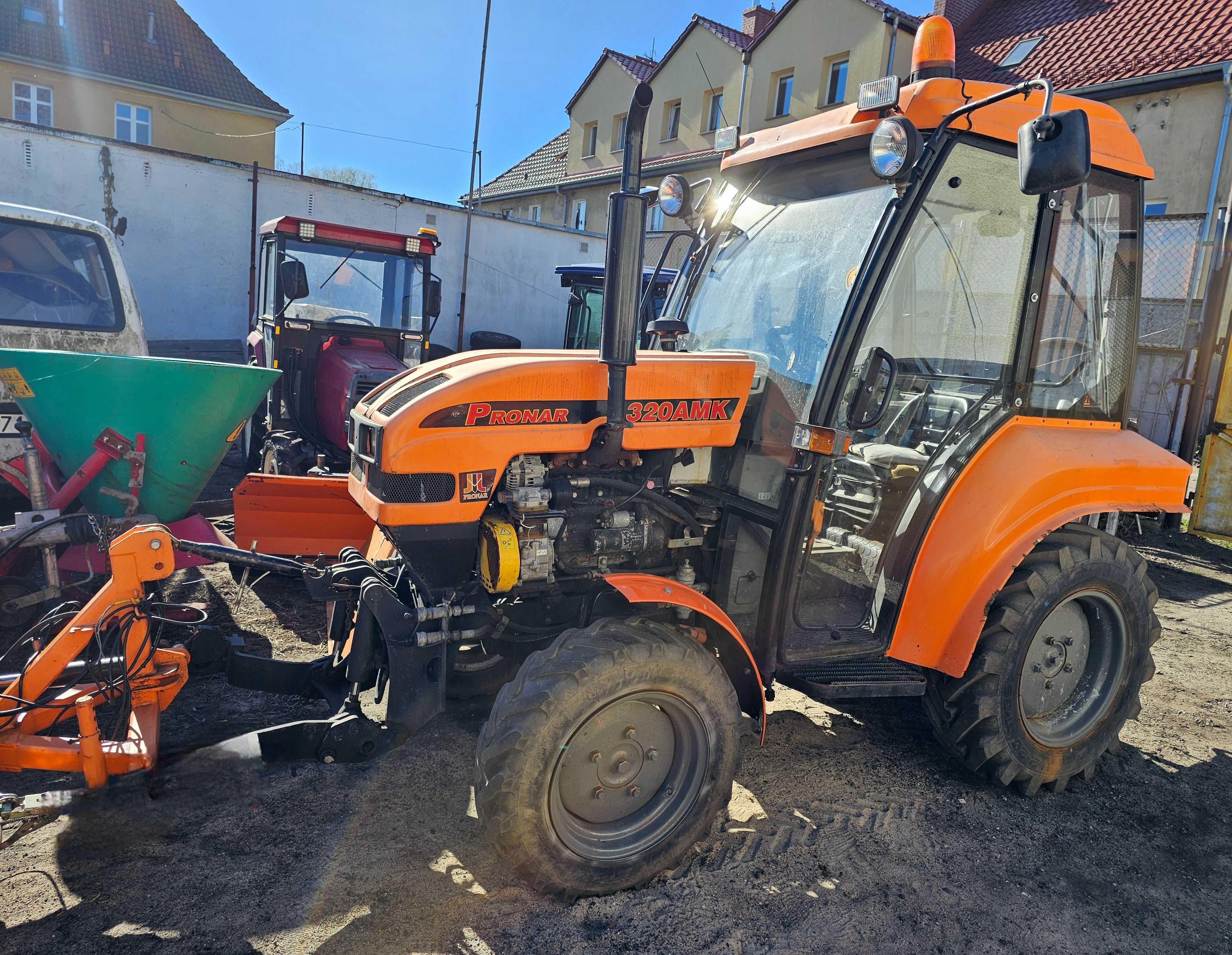 Pronar/MTZ 320 AMK z pługiem i piaskarką wystawiam fakturę VAT