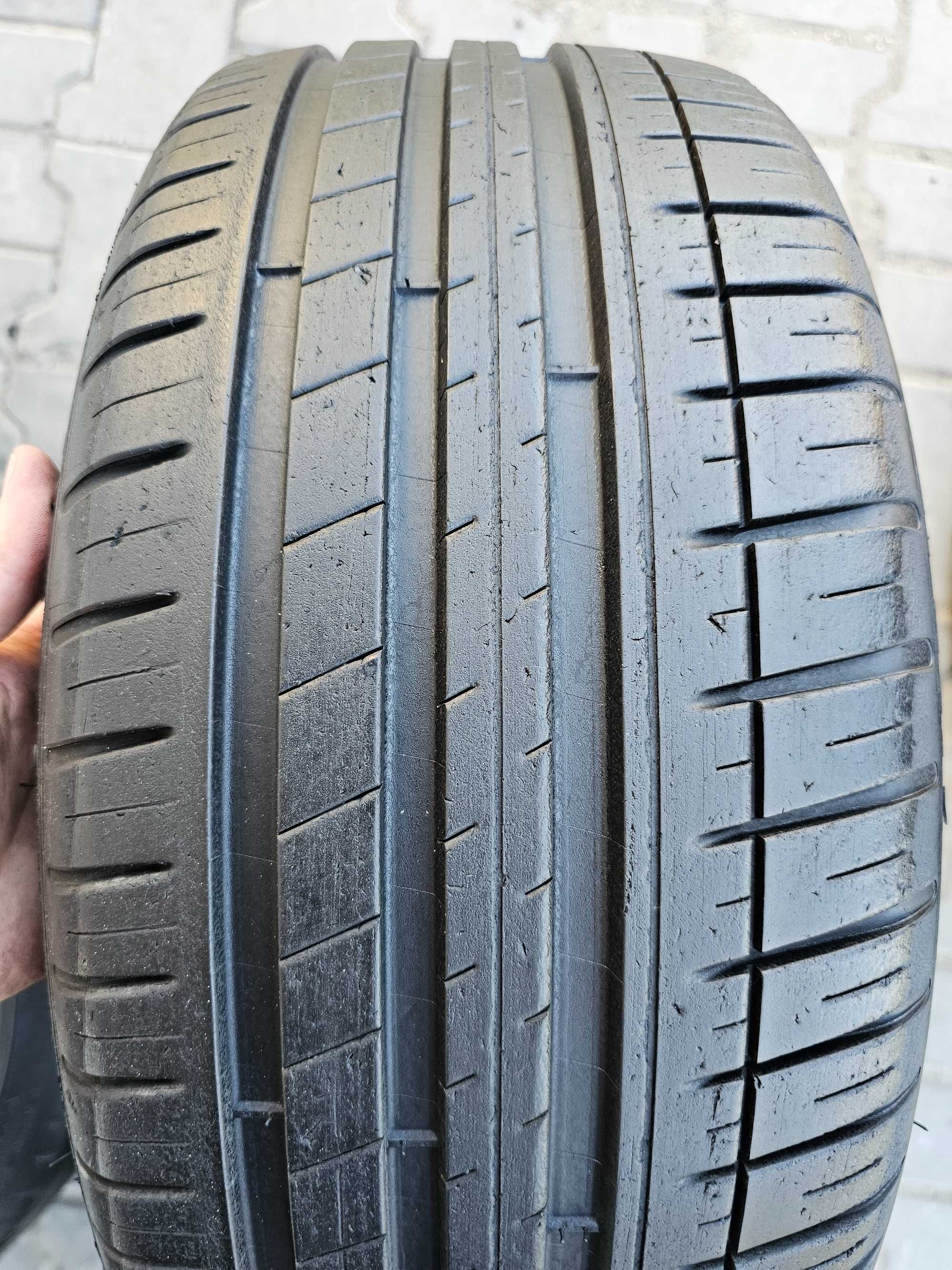 Lato Michelin 205/40 R17